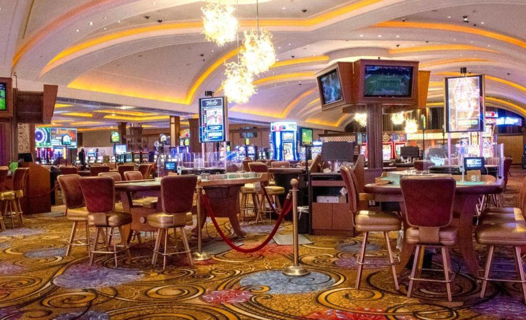 Blue Chip Casino Hotel Spa Мічиган-Сіті Екстер'єр фото